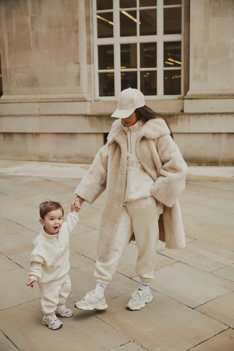 JOGGERS IN CREAM