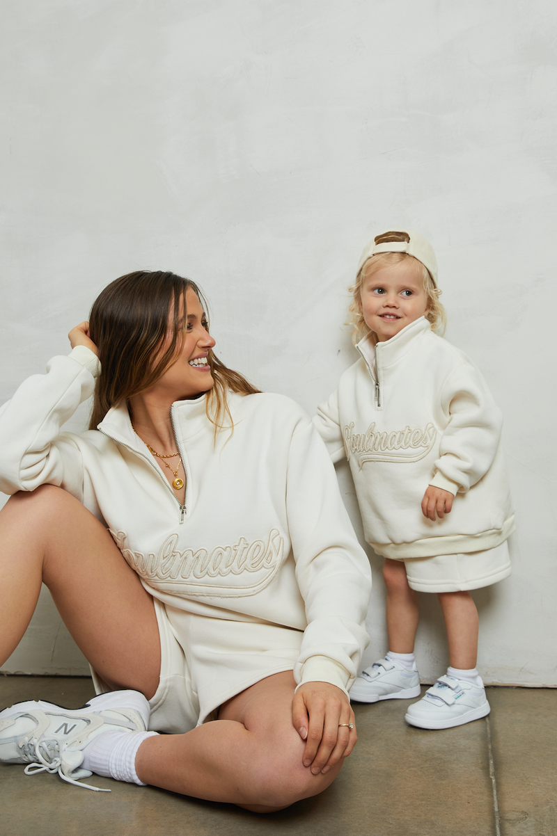 MINI JOGGER SHORTS IN CREAM